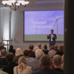 Simon Lander præsenterer. kvartalsarrangement på Kosmopol