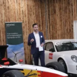 Chief Sales Officer, Simon Lander, præsenterer til kvartalsarrangement